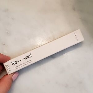 HALEYS Beauty Re-Veal Lash Lengthening Mascara in White Packaging
